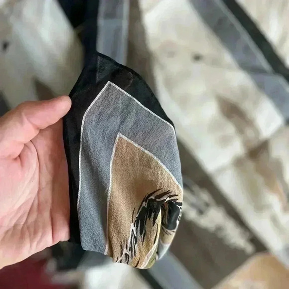 Vintage Feather Print Scarf Wrap - Boho Style - 50” Long - Picture 4 of 6